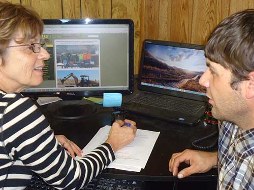 Marie Wodaege helping a graduate student - WCT